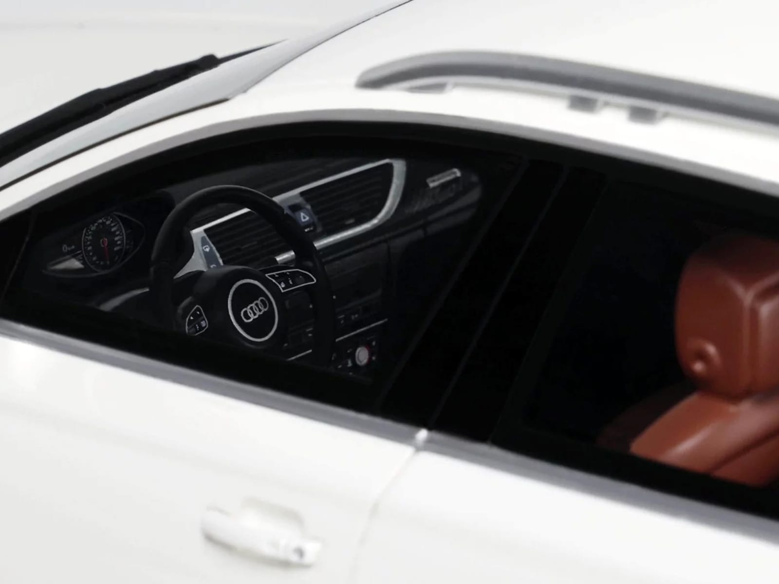 2015 Audi C7 All Road Ibis White 1/18 Model Car by Otto Mobile - Image 2