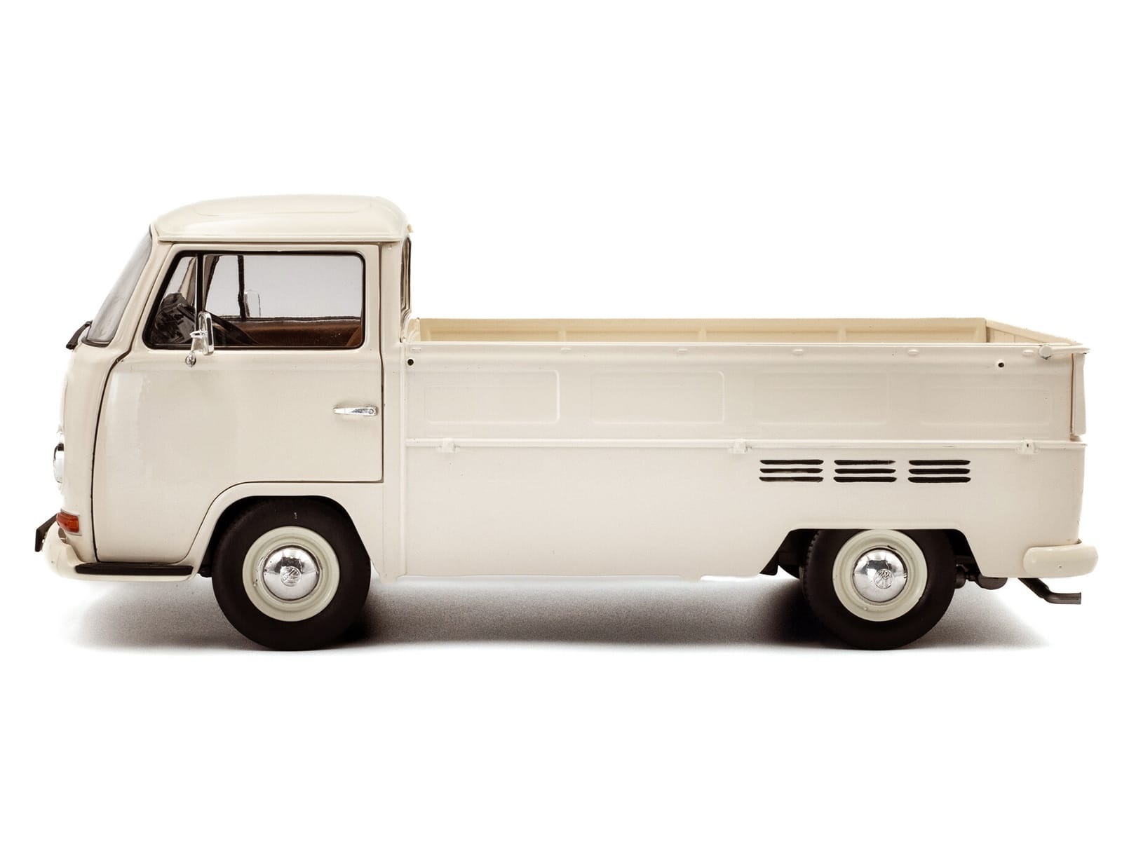 1968 Volkswagen T2 Pickup Truck Beige 1/18 Diecast Model Car by Solido - Image 3