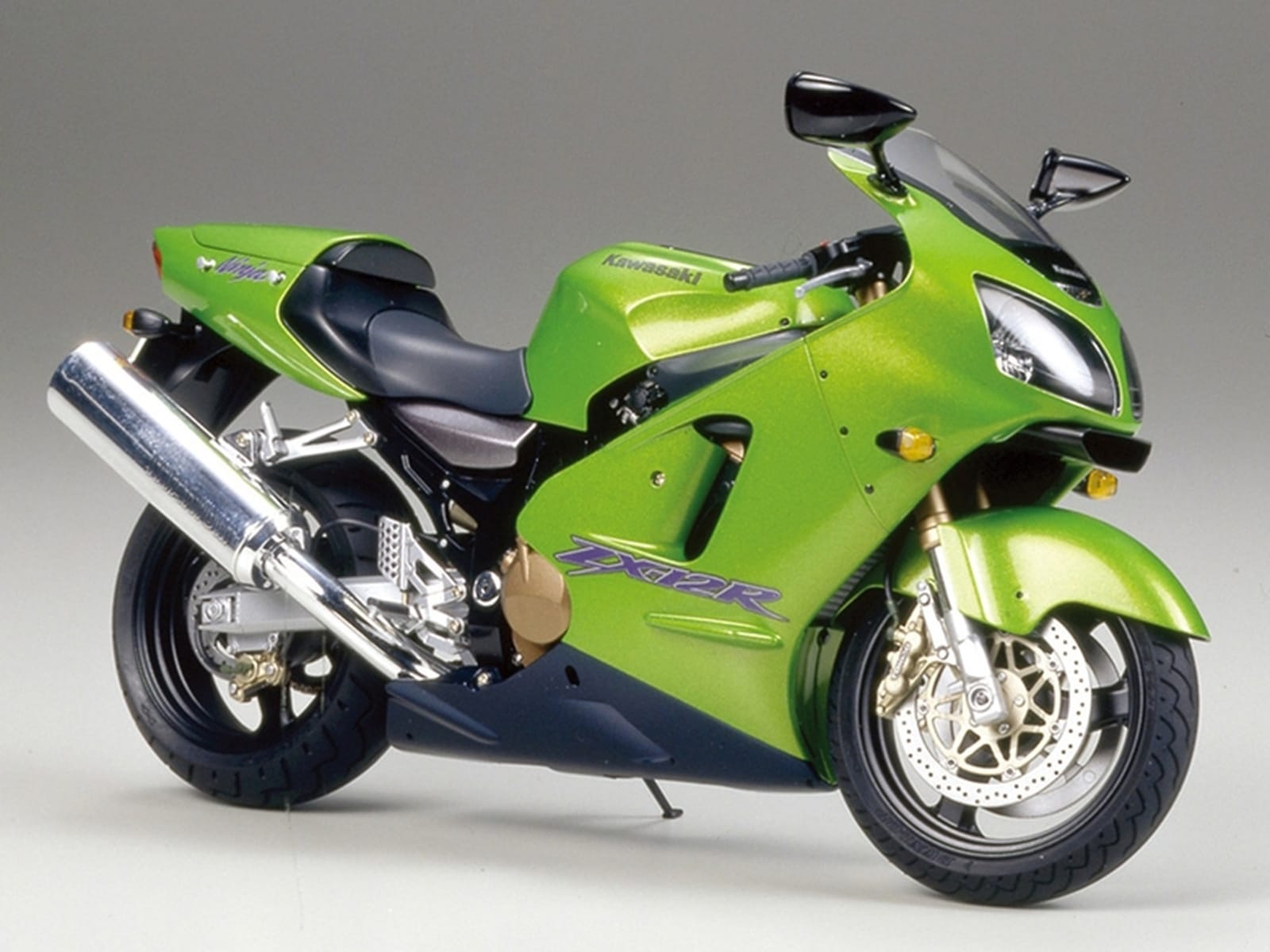 Model Kit Kawasaki Ninja ZX-12R Motorcycle 1/12 Scale Model by Tamiya - Image 2