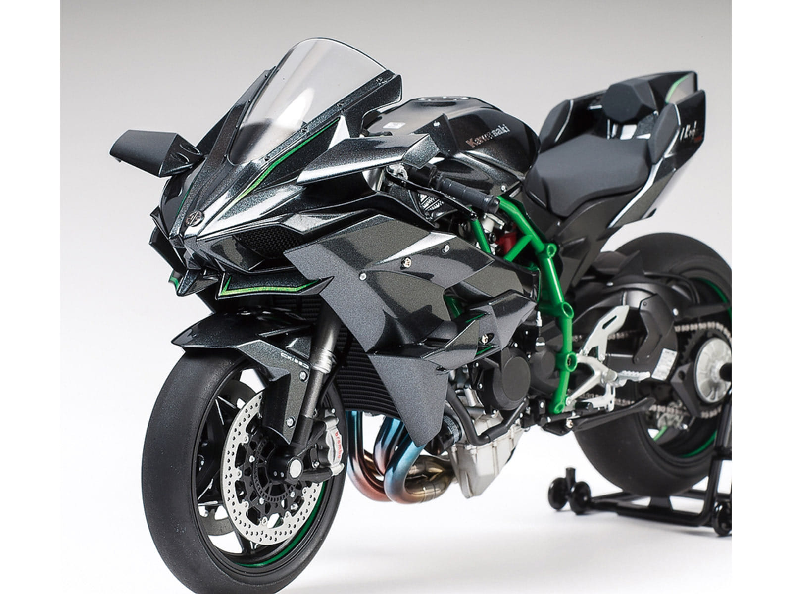 Model Kit Kawasaki Ninja H2R Motorcycle 1/12 Scale Model by Tamiya - Image 2