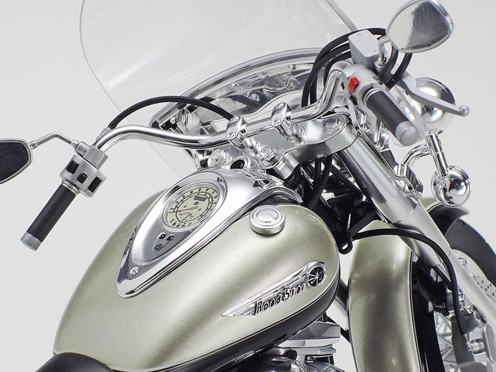 Model Kit Yamaha XV1600 RoadStar Custom Motorcycle 1/12 Scale Model by Tamiya - Image 5
