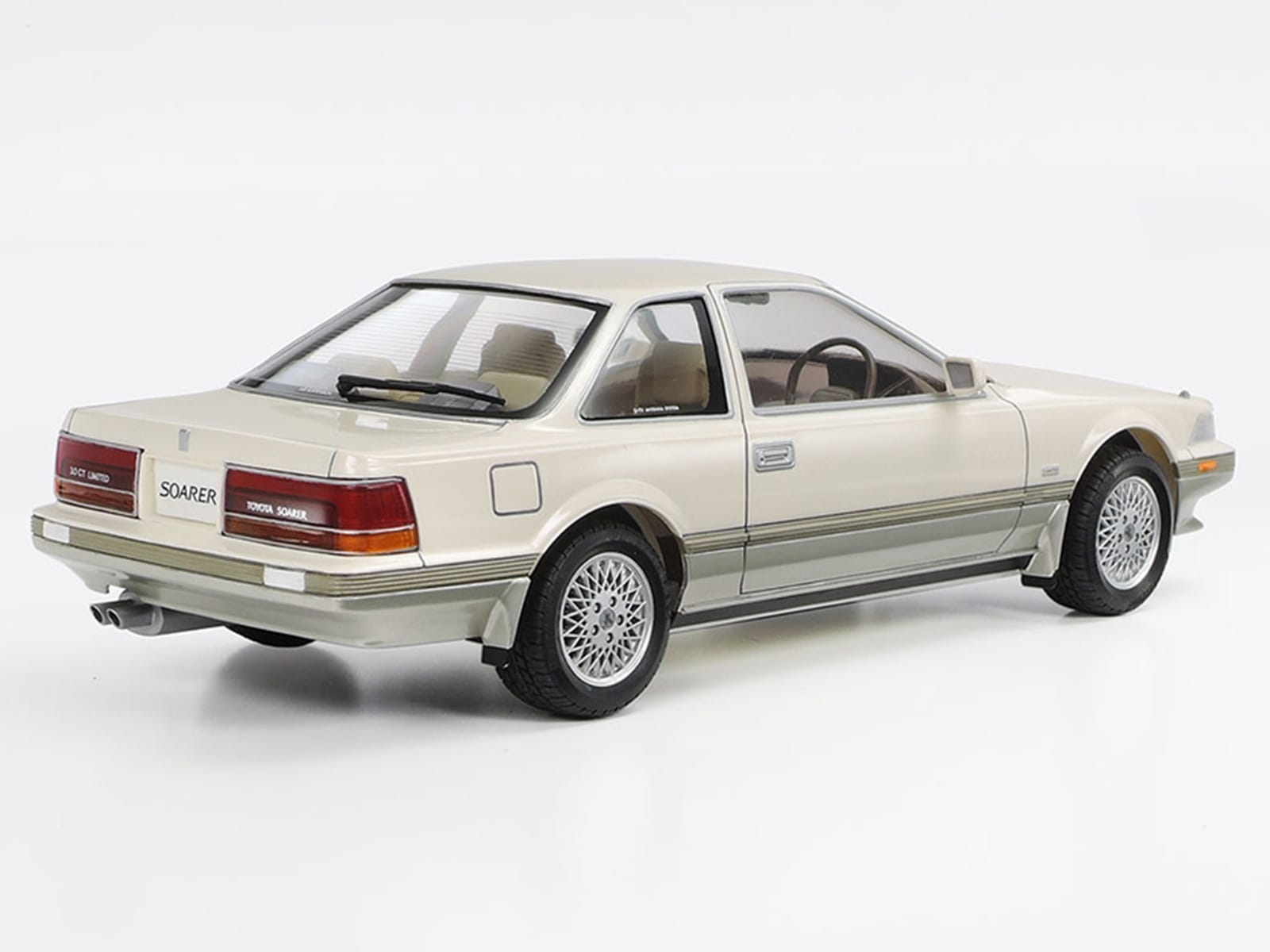 Model Kit Toyota Soarer 3.0 GT RHD (Right Hand Drive) 1/24 Scale Model by Tamiya - Image 4