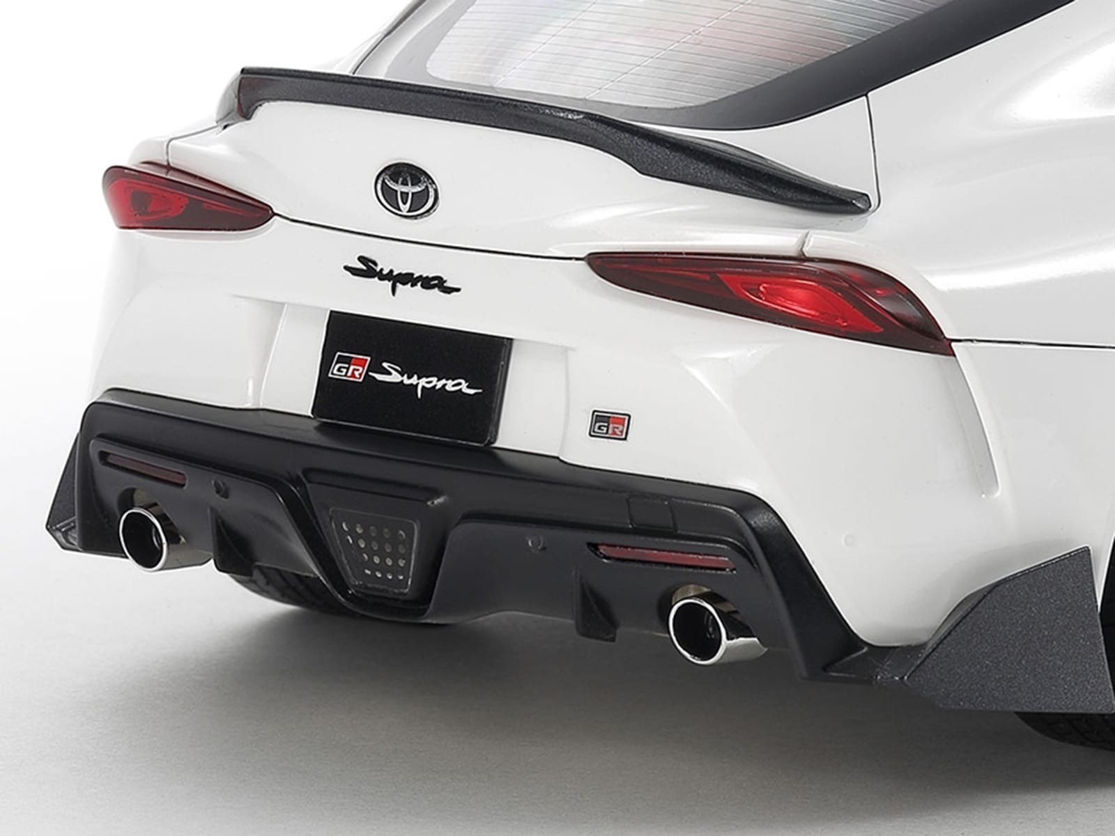 Model Kit Toyota GR Supra Custom 1/24 Scale Model by Tamiya - Image 4