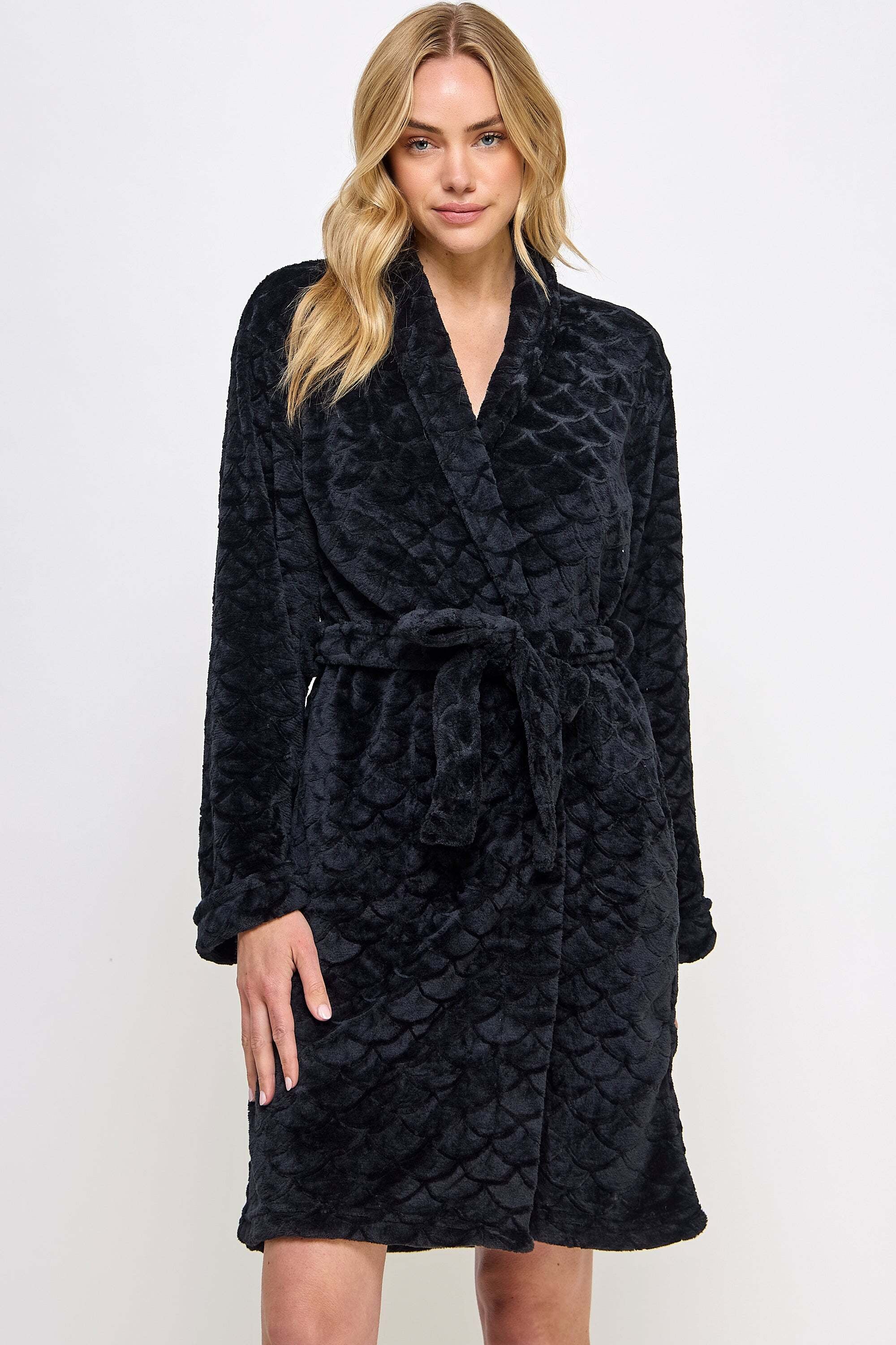 2490 Ariel Robe