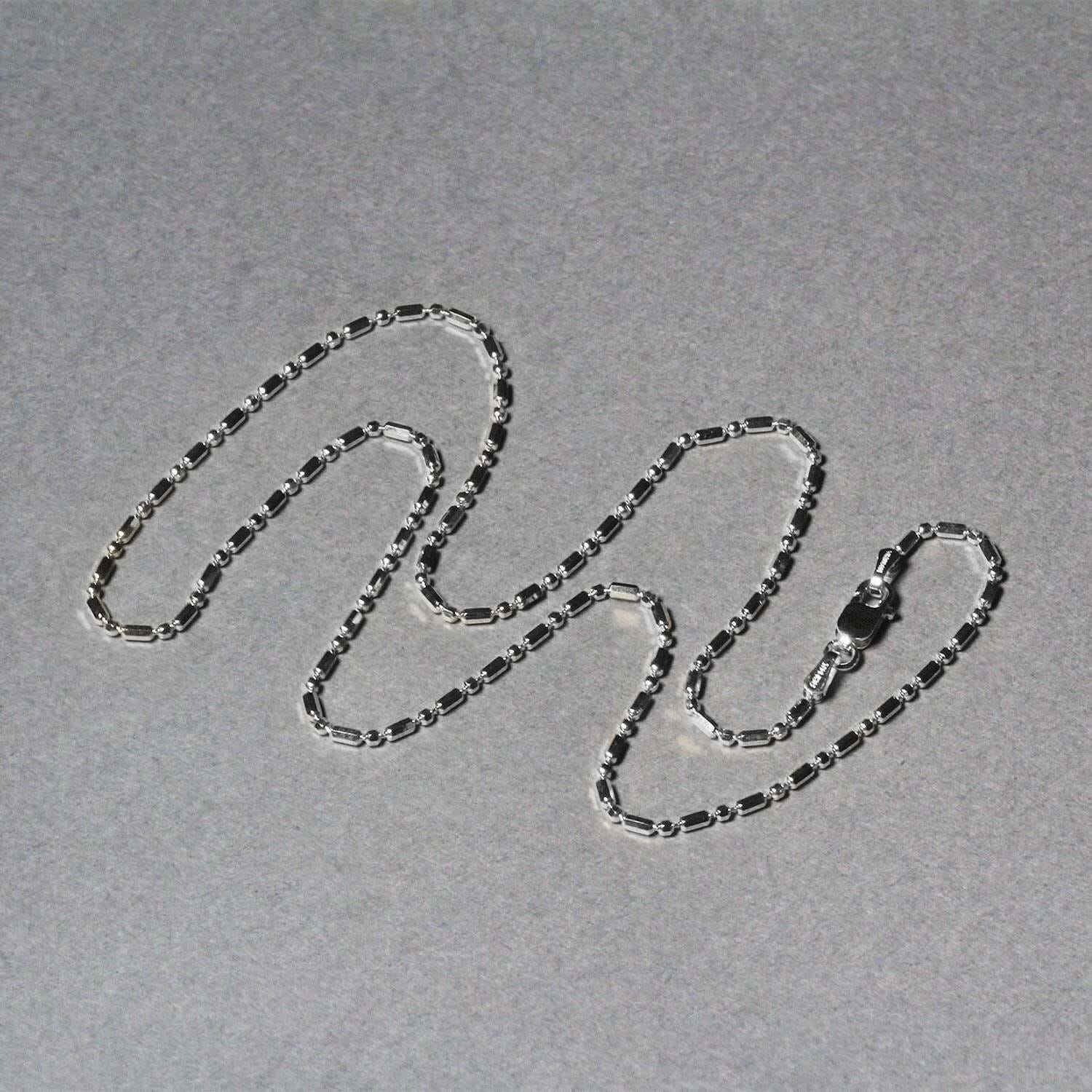 14k White Gold Diamond-Cut Alternating Bead Chain (1.30 mm) - Image 3