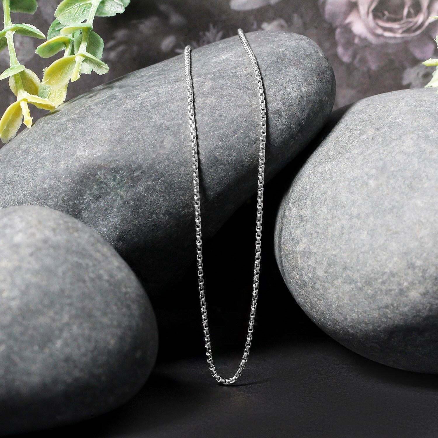 14k White Gold Round Box Chain (1.3 mm) - Image 2