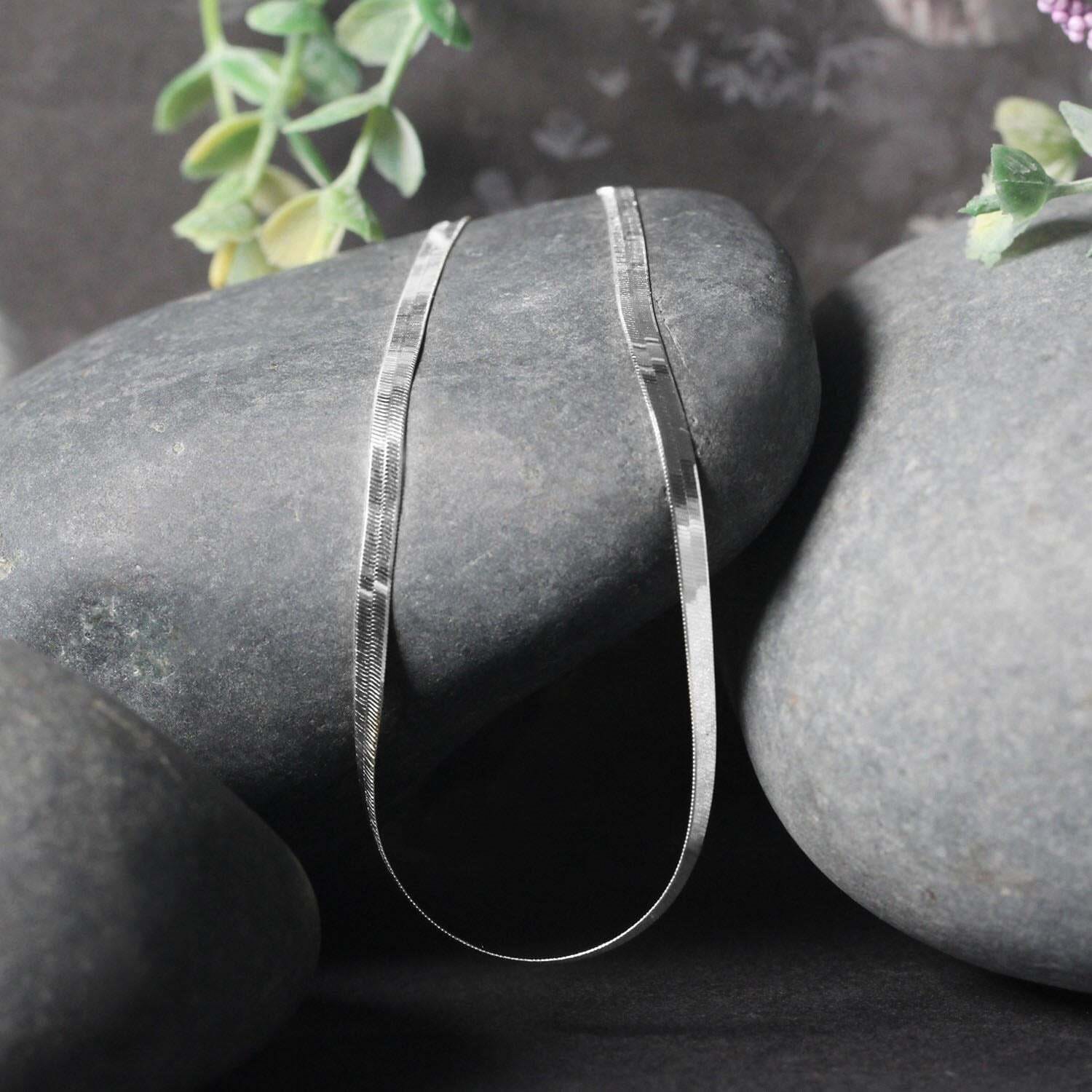 14k White Gold Super Flex Herringbone Chain (2.80 mm) - Image 3