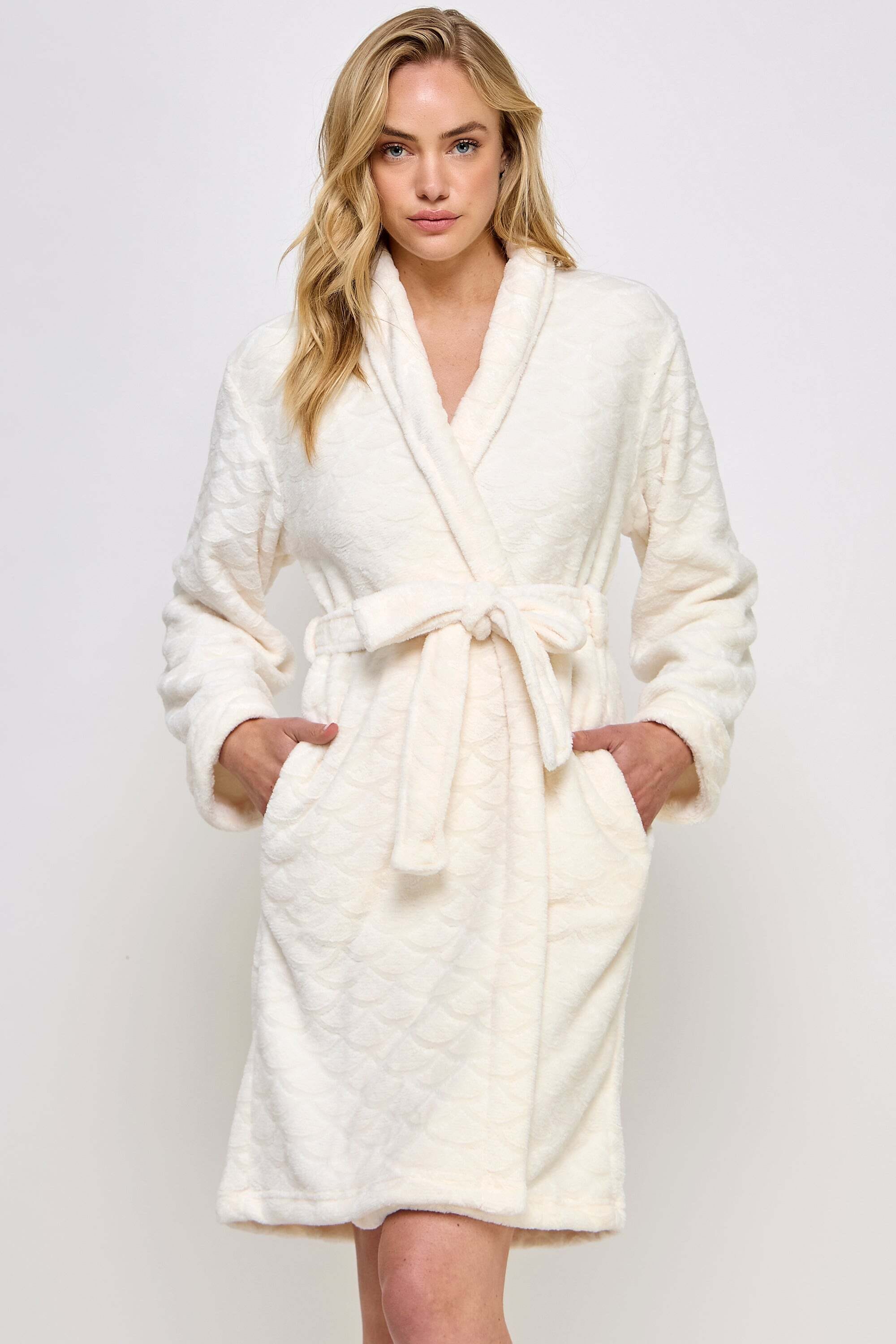 2490 Ariel Robe