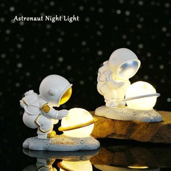 Astronaut Night Light Baby Sleeping Bedside Night Lamp Resin Cartoon LED Night Lamp Soft Lighting Table Lamp Birthday Gift Y250813