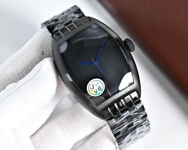 Color: Gold - Exquisitely Crafted Watch Featuring Luminescent Dials & Straps - A Blend of Sports Style