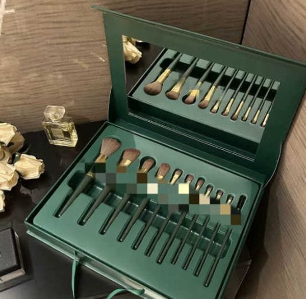 Silver Makeup Brushes Set 9 Designer Brushes with Classic Letter Detail Gift Box Beauty Tool for Women Q251011